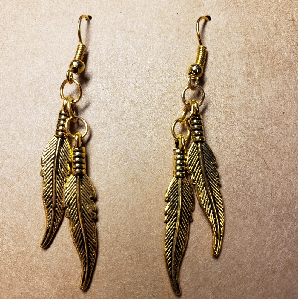 3 for $12🧵Handmade Feather Dangle Earrings